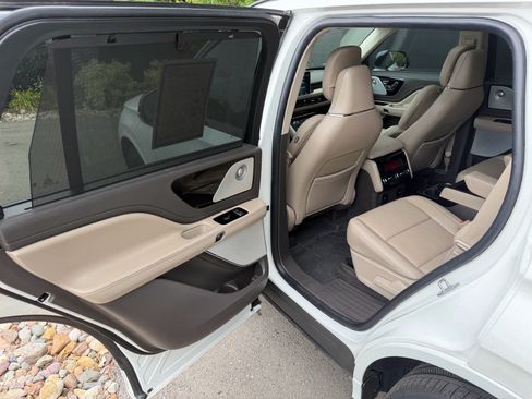 Used 2022 Lincoln Aviator Reserve w/ Equipment Group 201A AWD/4WD image 19