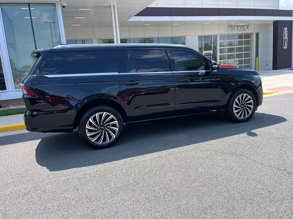 Certified 2025 Lincoln Navigator L Black Label AWD/4WD image 10
