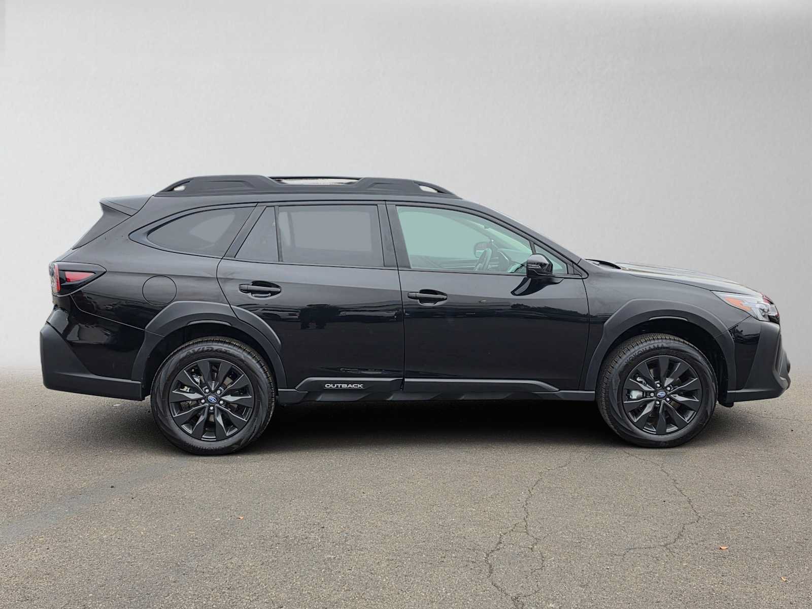 Used 2025 Subaru Outback Onyx Edition AWD/4WD image 2