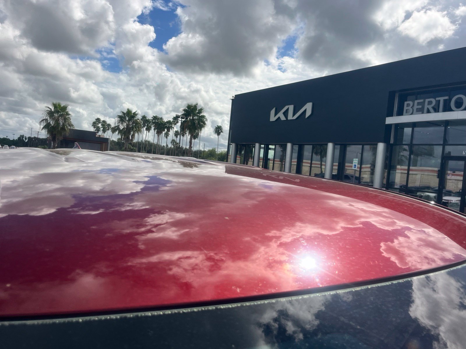 Used 2024 Kia Carnival LX FWD image 7