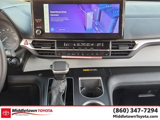 Used 2026 Toyota Sienna XLE FWD image 31