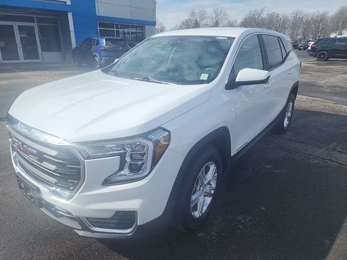 Used 2022 GMC Terrain SLE image 3