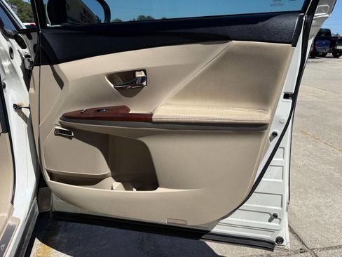 Used 2011 Toyota Venza w/ Comfort Pkg FWD image 25