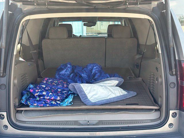 Used 2018 Chevrolet Suburban LT w/ Luxury Package AWD/4WD image 23