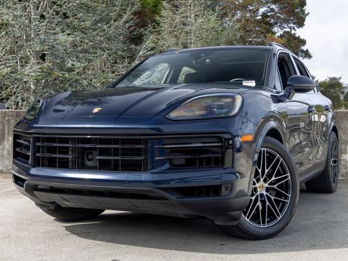 Certified 2024 Porsche Cayenne AWD/4WD image 7