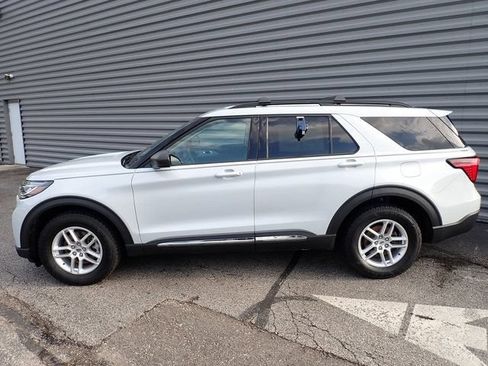 Certified 2025 Ford Explorer Active AWD/4WD image 2