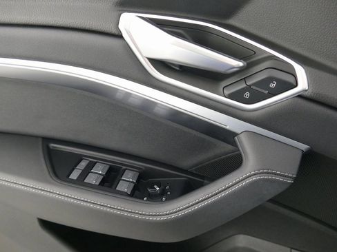 Used 2023 Audi e-tron Premium Plus image 11