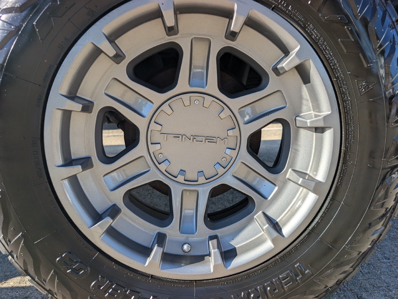 Used 2018 Toyota Tacoma TRD Sport w/ Technology Package RWD image 7