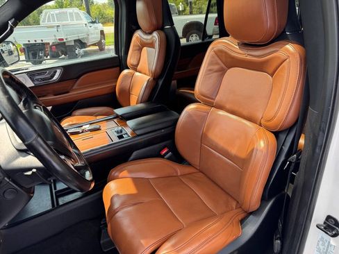 Used 2019 Lincoln Navigator Reserve AWD/4WD image 24