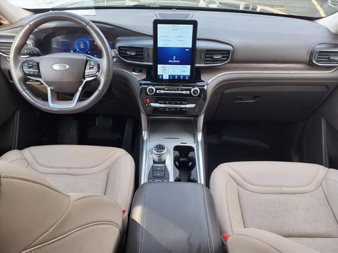 Certified 2023 Ford Explorer Platinum w/ Technology Package image 12