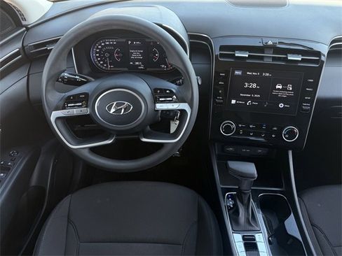 Used 2024 Hyundai Tucson SE image 11