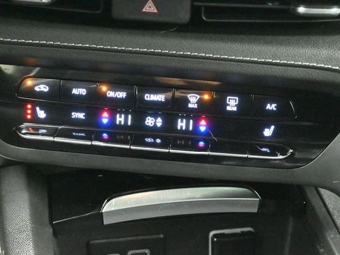 Used 2021 Buick Envision Essence image 23