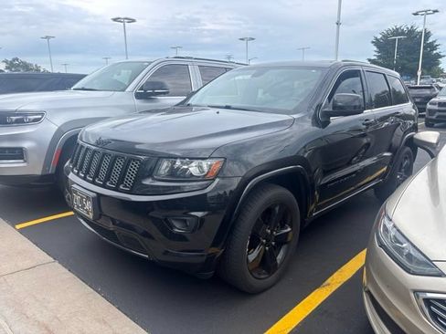 Used 2014 Jeep Grand Cherokee Altitude AWD/4WD image 3