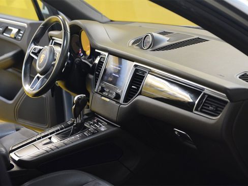 Used 2018 Porsche Macan image 31