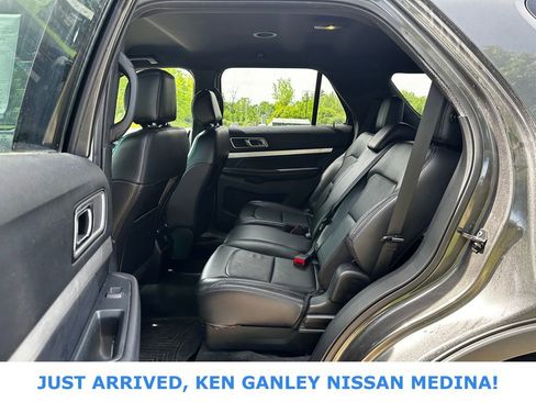 Used 2016 Ford Explorer XLT w/ Equipment Group 202A AWD/4WD image 15