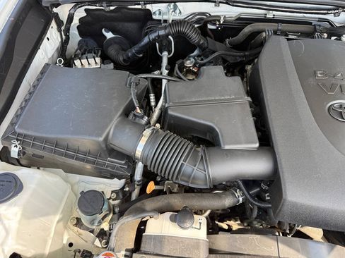Used 2023 Toyota Tacoma SR AWD/4WD image 12