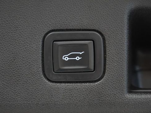 Used 2018 Chevrolet Equinox LT FWD image 10