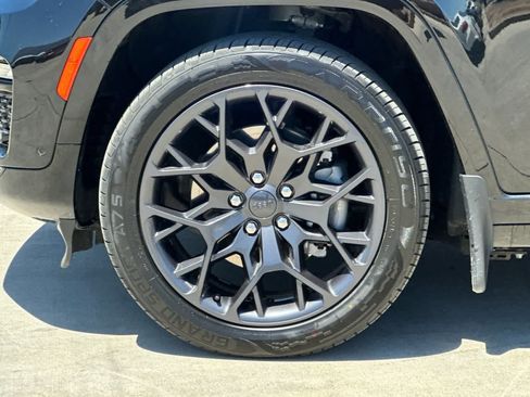 Used 2023 Jeep Grand Cherokee Summit AWD/4WD image 28