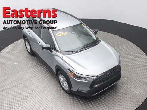 Used 2025 Toyota Corolla Cross LE FWD image 3