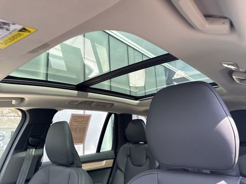 Used 2025 Volvo XC90 B6 Plus AWD/4WD image 25