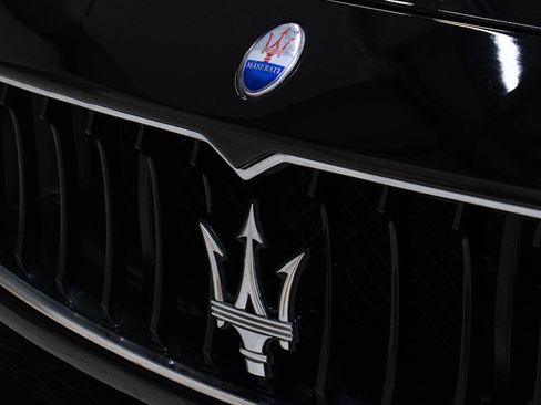 Used 2017 Maserati Ghibli image 11