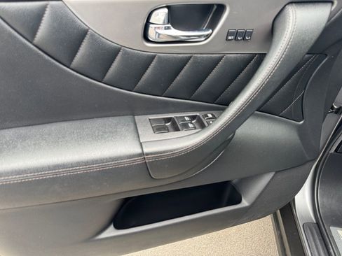 Used 2014 INFINITI QX70 AWD w/ Premium Package image 17
