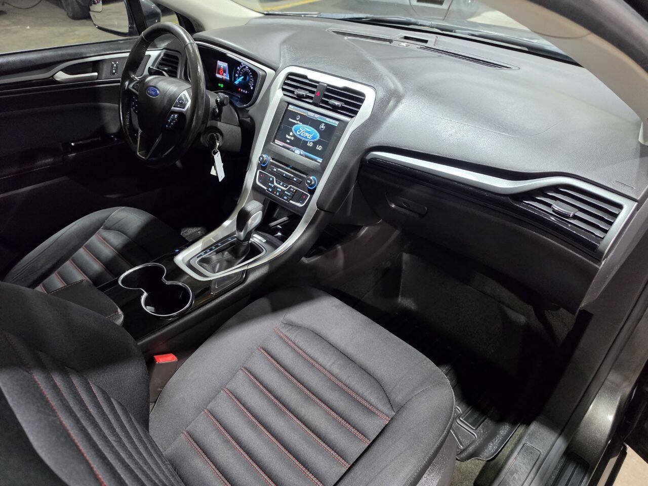 Used 2016 Ford Fusion SE FWD image 32