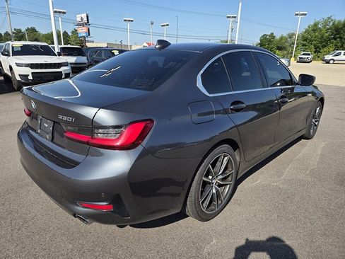 Used 2019 BMW 330i xDrive Sedan w/ Convenience Package AWD/4WD image 3