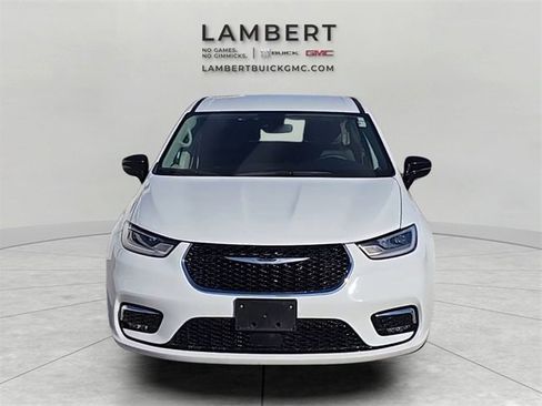 Used 2024 Chrysler Pacifica Select image 8