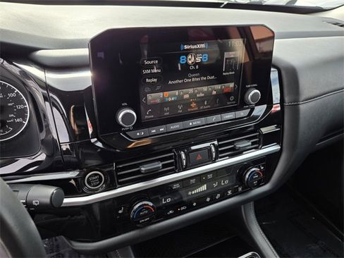 Used 2024 Nissan Pathfinder SV image 27