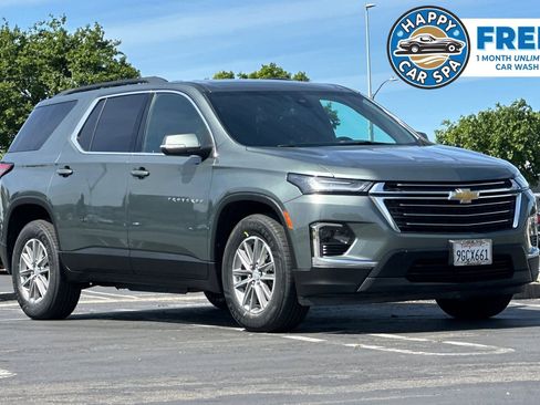 Certified 2023 Chevrolet Traverse LT FWD image 1