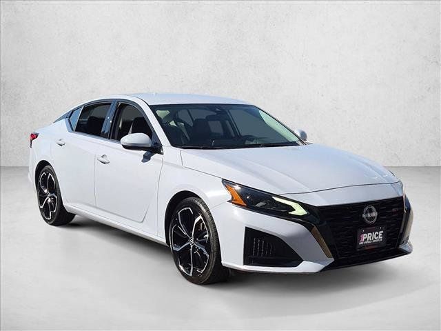 Used 2024 Nissan Altima 2.5 SR FWD image 3