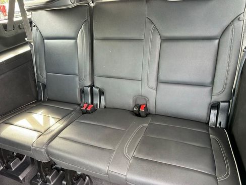 Used 2023 Chevrolet Suburban Premier image 21