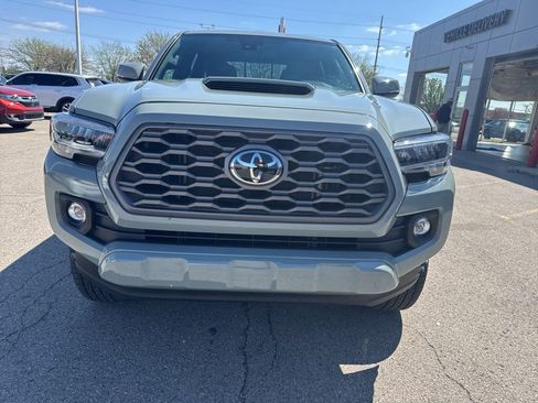 Used 2023 Toyota Tacoma TRD Sport image 9