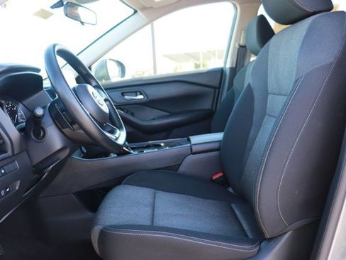 Used 2024 Nissan Rogue SV image 10