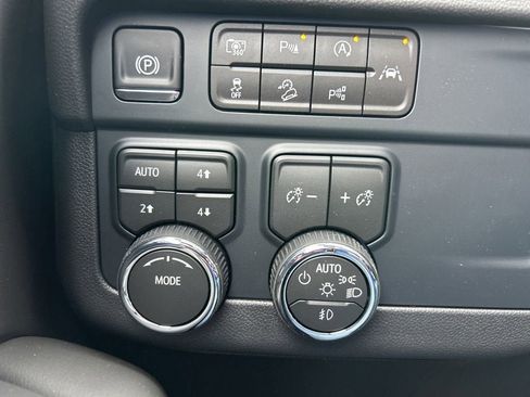 New 2026 Chevrolet Suburban Z71 image 22