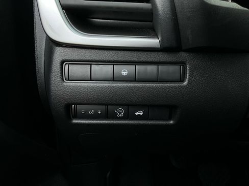 Used 2025 Nissan Rogue SV image 21