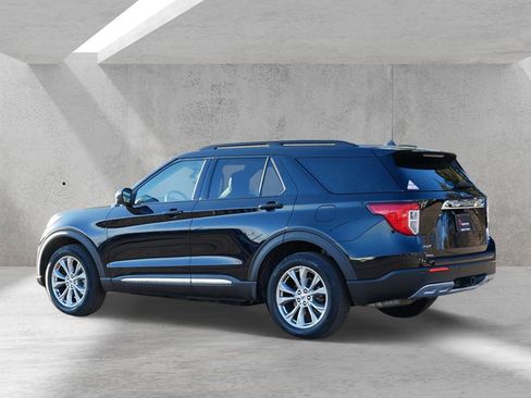 Certified 2023 Ford Explorer XLT w/ Equipment Group 202A image 4