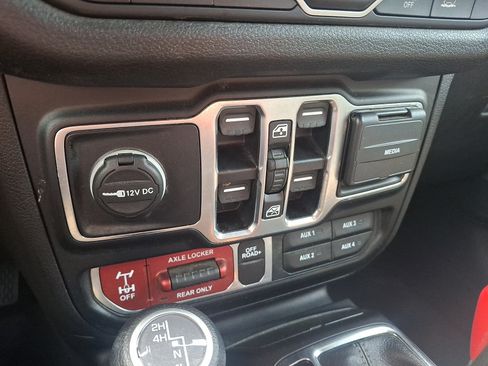 Used 2024 Jeep Wrangler Unlimited Sport AWD/4WD image 24