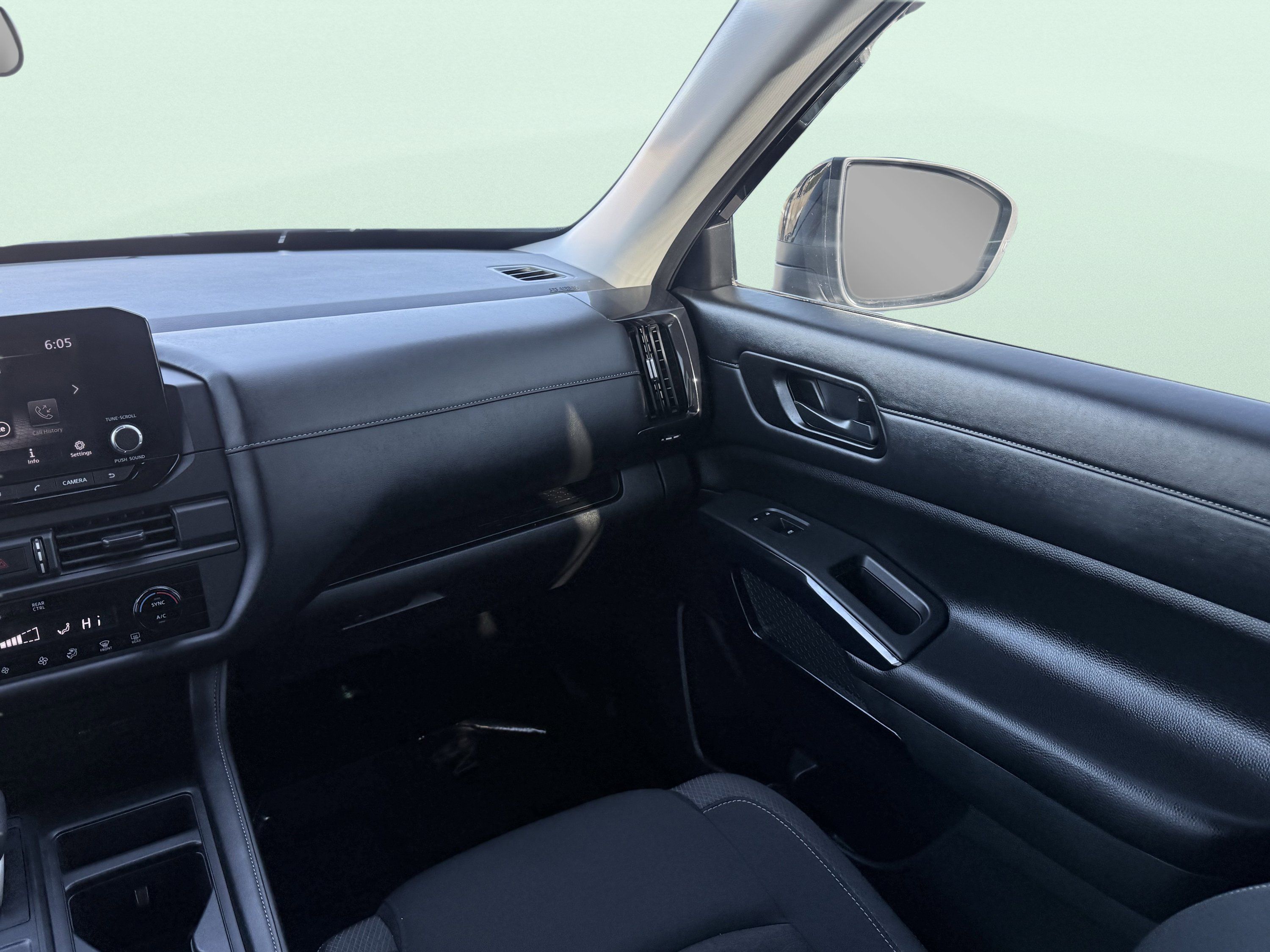 Used 2025 Nissan Pathfinder S AWD/4WD image 54