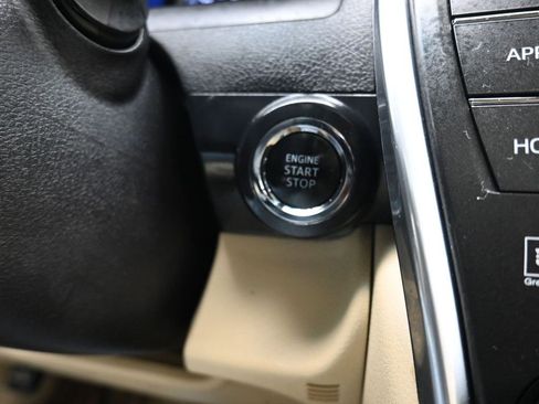 Used 2017 Toyota Camry XLE image 18