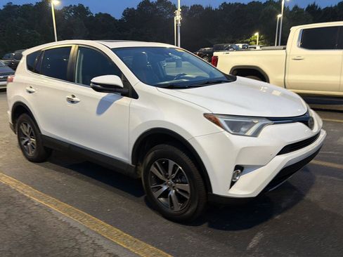 Used 2018 Toyota RAV4 XLE FWD image 10