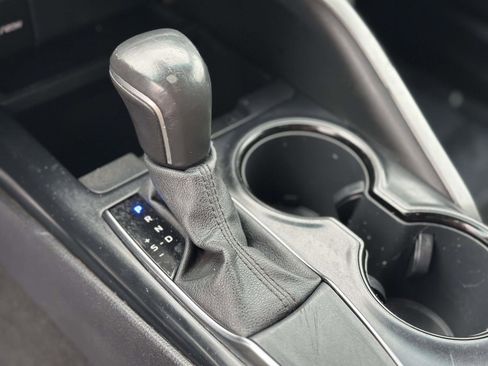 Used 2020 Toyota Camry SE image 12