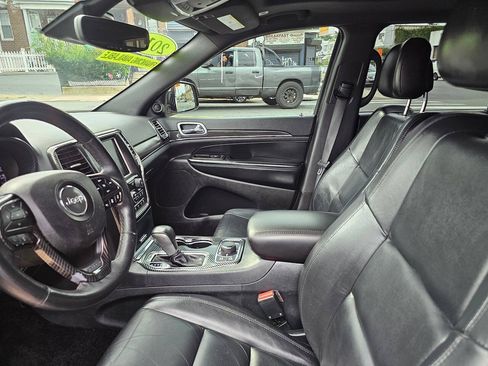 Used 2018 Jeep Grand Cherokee Limited AWD/4WD image 5
