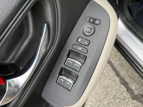 Used 2025 Honda HR-V EX-L image 19
