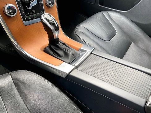 Used 2017 Volvo XC60 T5 Inscription w/ Preferred Option Package AWD/4WD image 19