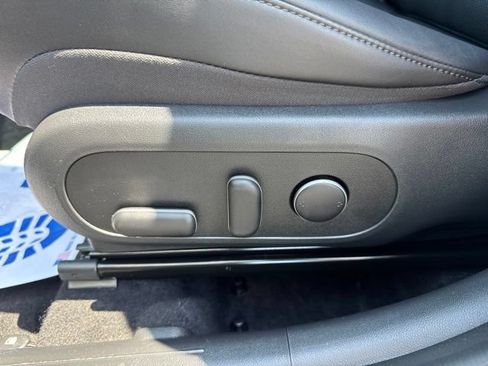Used 2024 Hyundai Kona Limited AWD/4WD image 16