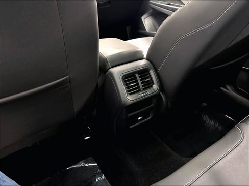 Used 2023 Volkswagen Taos SE w/ Panoramic Sunroof Package AWD/4WD image 13