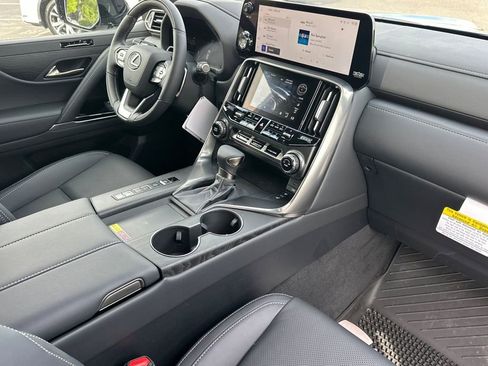 New 2026 Lexus LX 600 4WD w/ Luxury Package image 18