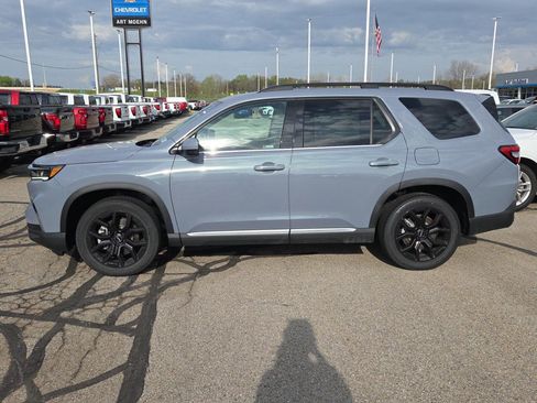 New 2025 Honda Pilot Touring image 2
